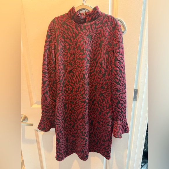 NWT Hutch Michaela Textured Sweater Dress
Mock Neck Flounce Sleeve Floral Small - Picture 7 of 8